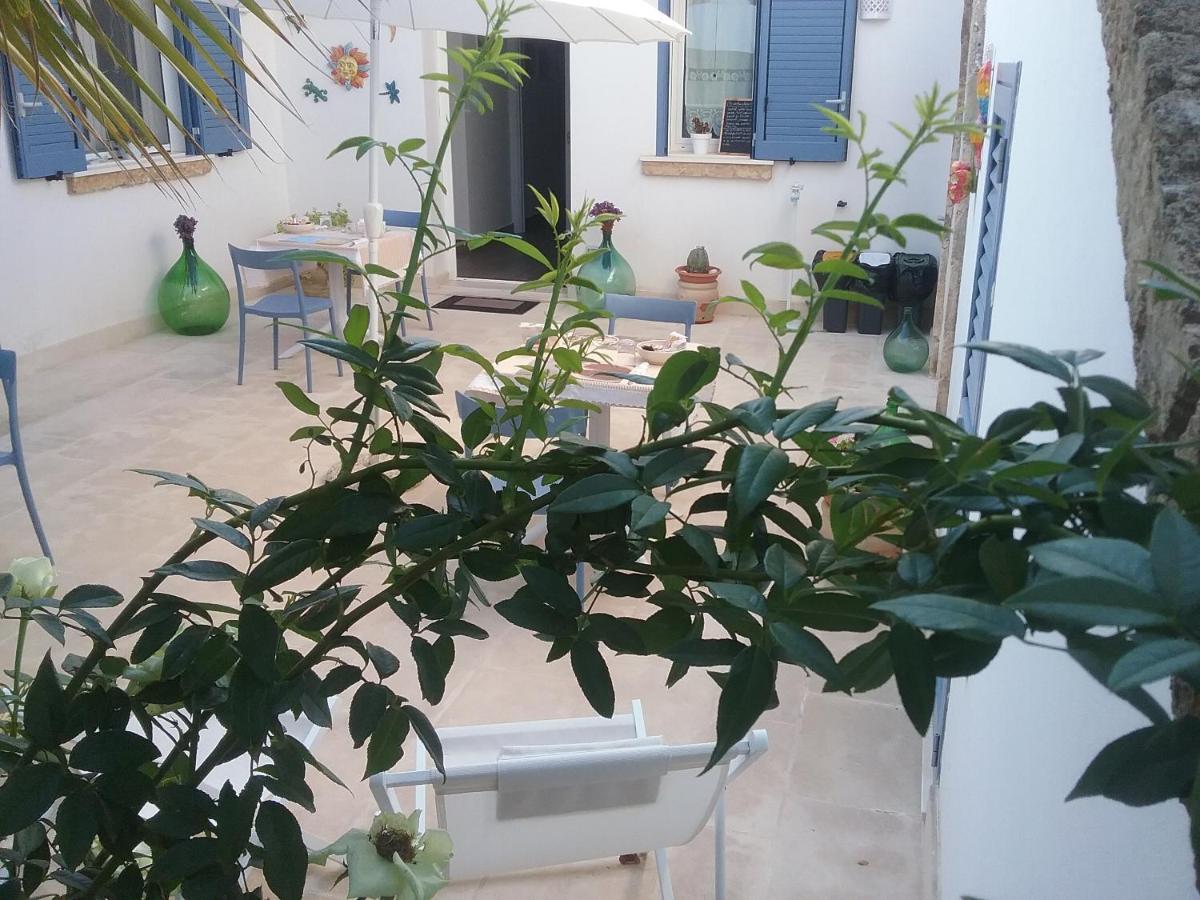 Li Curti B&B Melissano Exteriör bild